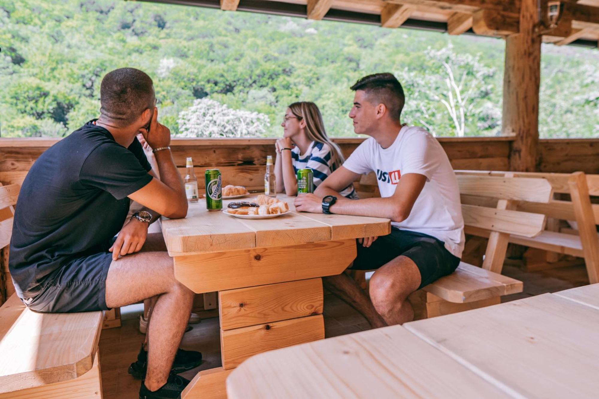 Hotel Vucja Gora à Foca Extérieur photo
