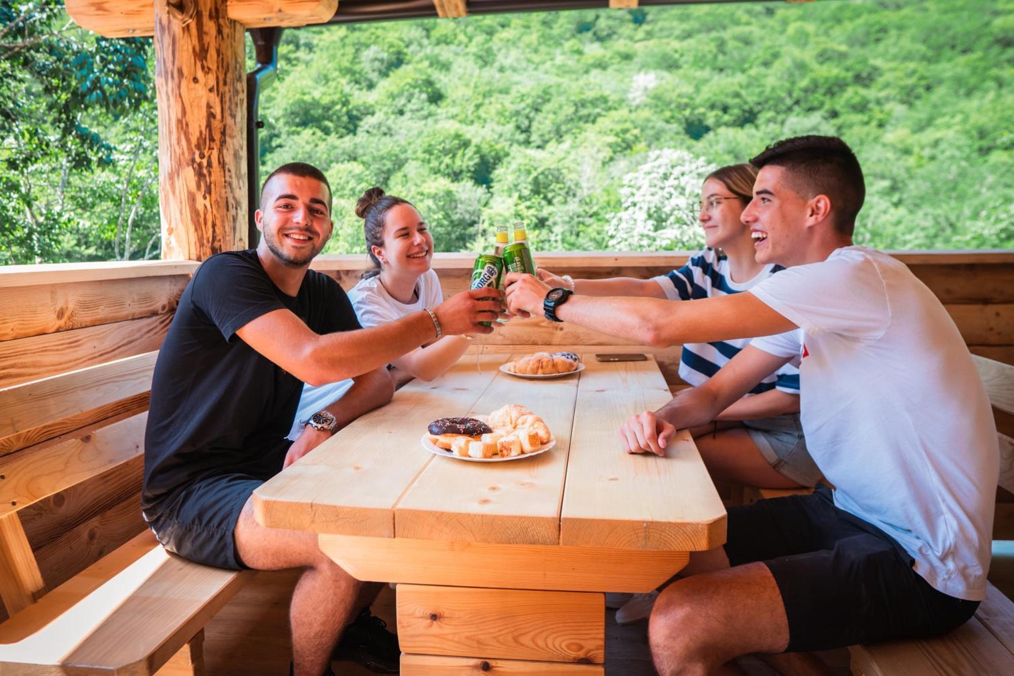 Hotel Vucja Gora à Foca Extérieur photo